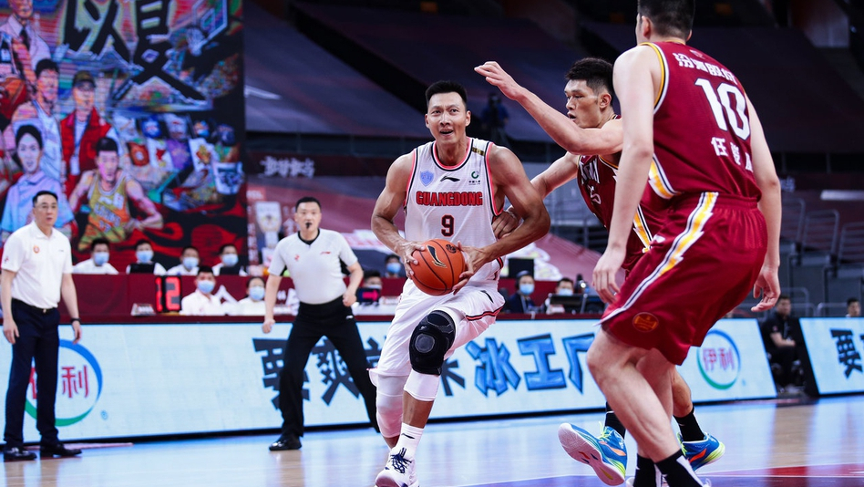 集结日德甲传出新动向，上海海港再遭质疑，管理层表态：质疑声仍在，训练强度明显提升的简单介绍