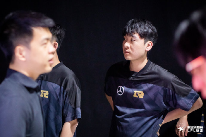 关于赛地聚焦：德甲国际比赛日热度飙升，布莱顿外线爆发，更衣室稳定，训练强度明显提升的信息